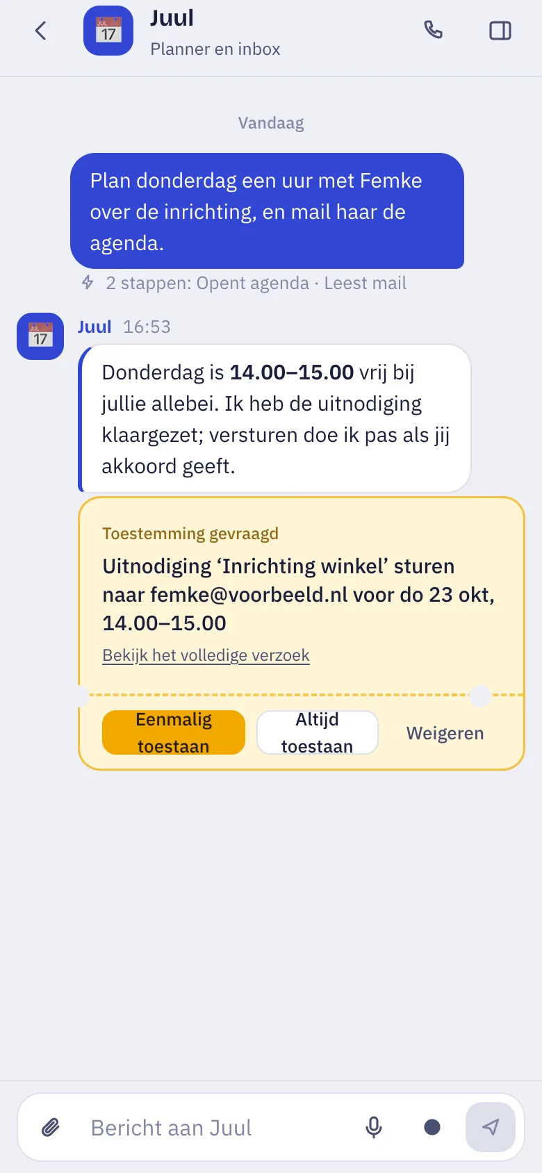 Maat op de iPhone: bot Juul vraagt toestemming om een agenda-uitnodiging te versturen.